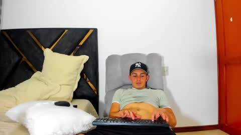 Snapshot of john_hot690 chatting on April 2026 04:46:01 AM john_hot690 online show from April 2026 04:46:01 AM