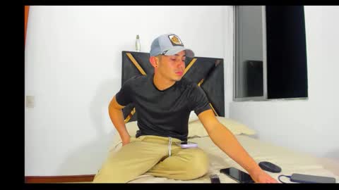 Snapshot of john_hot690 chatting on April 2026 04:34:01 AM john_hot690 online show from April 2026 04:34:01 AM