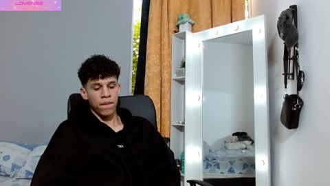 john_ssnow29 online show from December 2024 09:42:02 PM