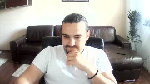 johnnybravovici online show from July 2026 10:22:01 AM