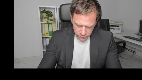 johnnydough82 online show from December 2024 05:04:01 AM