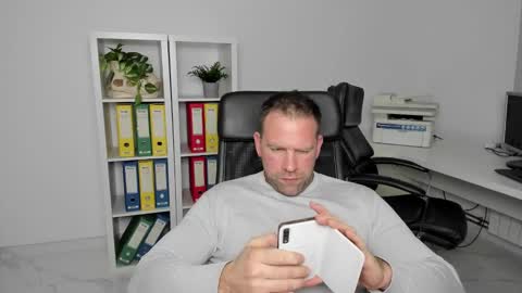 johnnydough82 online show from December 2024 07:33:01 PM