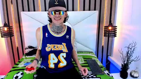 johnsonisaac94  online show from March 2025 05:18:02 AM