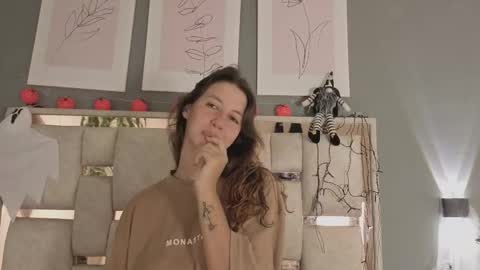 jolie_lov online show from October 2025 02:02:01 PM