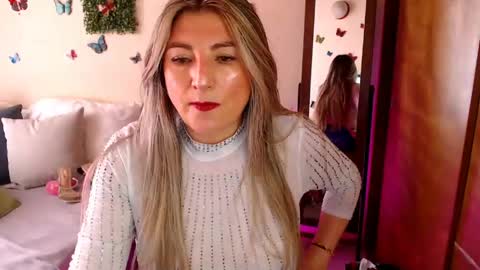 Snapshot of jolie_mature_ chatting on May 2026 08:38:02 PM Jolie Mature online show from May 2026 08:38:02 PM