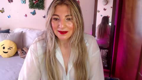 Snapshot of jolie_mature_ chatting on May 2026 08:03:02 PM Jolie Mature online show from May 2026 08:03:02 PM