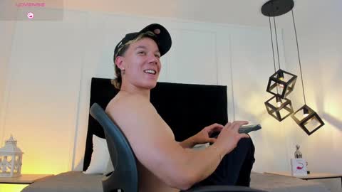 Snapshot of jonathan_daniels1 chatting on February 2025 03:05:01 PM Jonathan Danielss online show from February 2025 03:05:01 PM
