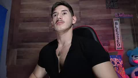 jonathancast08 online show from October 2025 02:39:02 PM