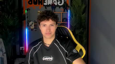 Jonny online show from November 2025 08:28:01 AM