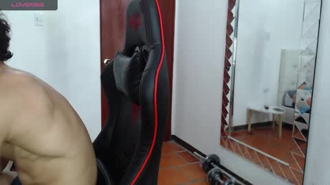 jose_rumbero91 online show from February 2025 05:15:01 PM