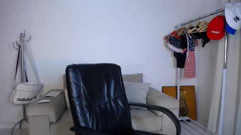 josezaens_ online show from October 2025 08:55:02 AM