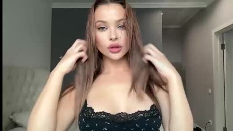 Jennie and Sophia online show from October 2025 10:24:01 AM