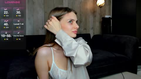 Julia and Julia online show from December 2024 06:05:01 PM