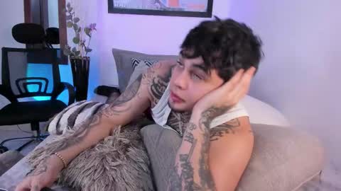 juan_alvarez18 online show from October 2025 01:22:01 AM