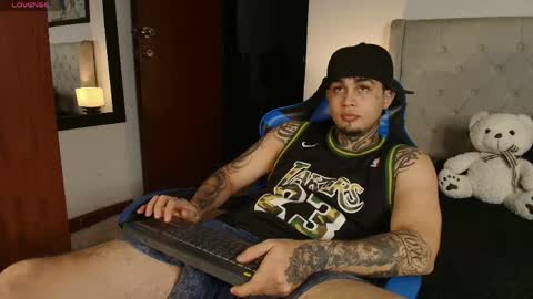 juan_alvarez18 online show from May 2026 02:51:02 AM