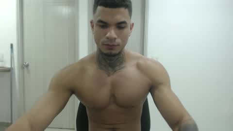 juan_gomez_1 online show from December 2024 10:37:01 PM