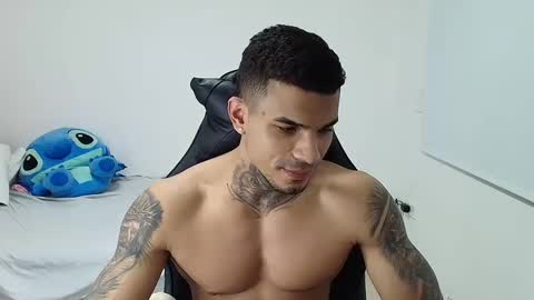 juan_gomez_1 online show from September 2025 12:44:01 AM