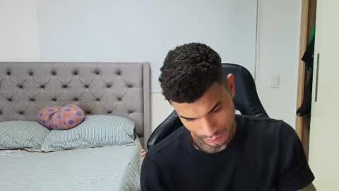 juan_gomez_1 online show from June 2026 05:07:01 AM