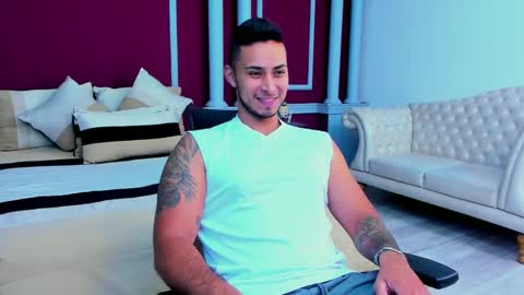 Snapshot of juan_muscle chatting on December 2024 06:10:02 PM juan_muscle online show from December 2024 06:10:02 PM