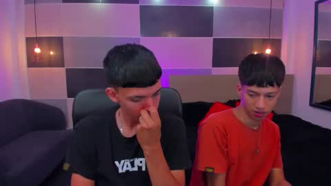 Snapshot of juan_nd_steven chatting on December 2024 04:32:02 AM JuanSteven online show from December 2024 04:32:02 AM