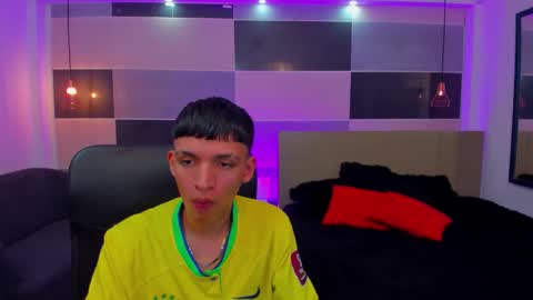 Snapshot of juan_nd_steven chatting on December 2024 04:28:02 AM JuanSteven online show from December 2024 04:28:02 AM
