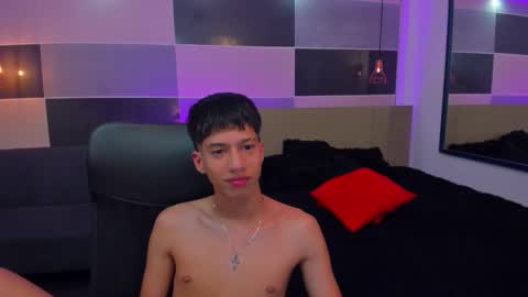 Snapshot of juan_nd_steven chatting on December 2024 07:31:01 AM JuanSteven online show from December 2024 07:31:01 AM