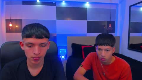 Snapshot of juan_nd_steven chatting on December 2024 04:26:02 AM JuanSteven online show from December 2024 04:26:02 AM