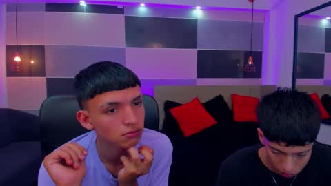 Snapshot of juan_nd_steven chatting on December 2024 09:24:01 AM JuanSteven online show from December 2024 09:24:01 AM