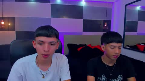 Snapshot of juan_nd_steven chatting on December 2024 04:42:02 AM JuanSteven online show from December 2024 04:42:02 AM
