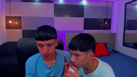 Snapshot of juan_nd_steven chatting on December 2024 05:04:01 AM JuanSteven online show from December 2024 05:04:01 AM
