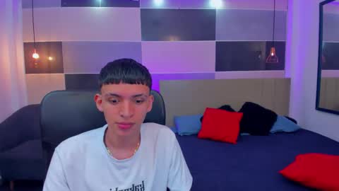 Snapshot of juan_nd_steven chatting on December 2024 04:30:02 AM JuanSteven online show from December 2024 04:30:02 AM