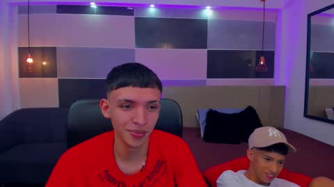 Snapshot of juan_nd_steven chatting on December 2024 10:45:01 PM JuanSteven online show from December 2024 10:45:01 PM