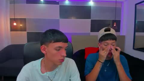 Snapshot of juan_nd_steven chatting on January 2025 04:25:02 AM JuanSteven online show from January 2025 04:25:02 AM