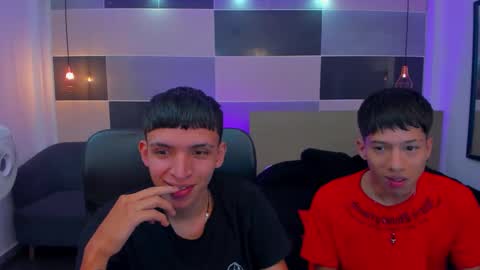 Snapshot of juan_nd_steven chatting on January 2025 04:25:02 AM JuanSteven online show from January 2025 04:25:02 AM