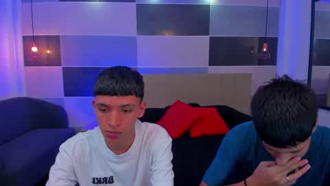 Snapshot of juan_nd_steven chatting on January 2025 04:07:01 AM JuanSteven online show from January 2025 04:07:01 AM
