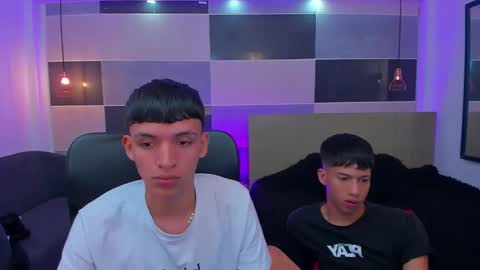 Snapshot of juan_nd_steven chatting on February 2025 04:33:01 AM JuanSteven online show from February 2025 04:33:01 AM