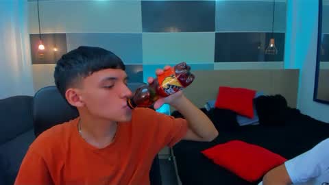 Snapshot of juan_nd_steven chatting on February 2025 04:04:02 AM JuanSteven online show from February 2025 04:04:02 AM
