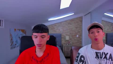 Snapshot of juan_nd_steven chatting on March 2025 04:34:02 AM JuanSteven online show from March 2025 04:34:02 AM
