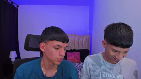 Snapshot of juan_nd_steven chatting on September 2025 04:34:02 AM JuanSteven online show from September 2025 04:34:02 AM