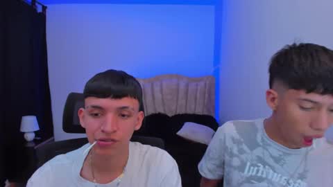 Snapshot of juan_nd_steven chatting on September 2025 12:44:02 AM JuanSteven online show from September 2025 12:44:02 AM