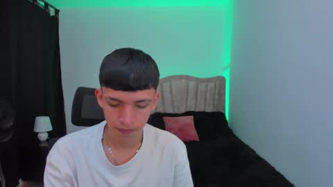 Snapshot of juan_nd_steven chatting on September 2025 04:27:01 AM JuanSteven online show from September 2025 04:27:01 AM
