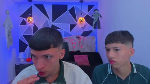 Snapshot of juan_nd_steven chatting on October 2025 11:18:01 PM JuanSteven online show from October 2025 11:18:01 PM