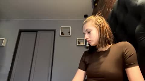 Lola online show from October 2025 09:35:02 AM