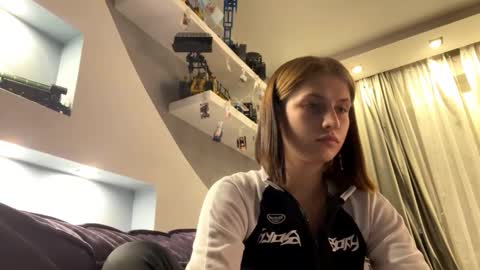 Lola online show from November 2025 04:09:01 PM