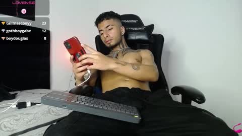 juancamilo66_ online show from February 2025 08:11:02 AM