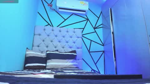 independent model online show from March 2026 03:42:01 PM