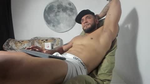 Snapshot of juanes_aristi chatting on March 2026 01:31:02 AM Juanes online show from March 2026 01:31:02 AM