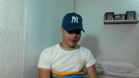 Snapshot of juicy_boy22 chatting on June 2026 03:08:02 AM Miguel online show from June 2026 03:08:02 AM