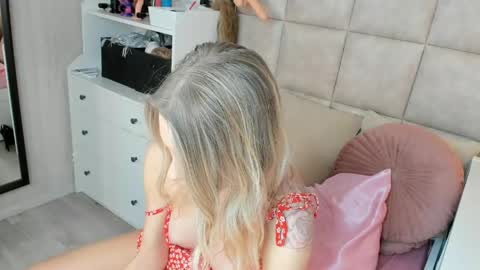 Snapshot of juicy_pussie chatting on April 2026 07:55:01 AM Tatjana online show from April 2026 07:55:01 AM