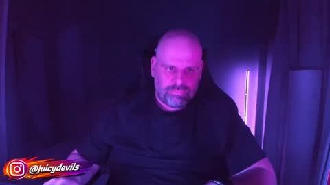 Snapshot of juicylounge chatting on April 2026 04:37:02 PM JuicyLounge online show from April 2026 04:37:02 PM